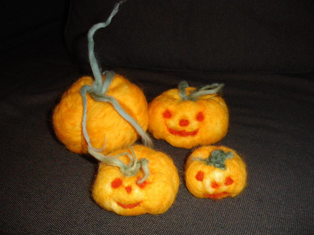 Photo of four needle felted pumpkins by GemaCrafts (From Flickr under CC license)